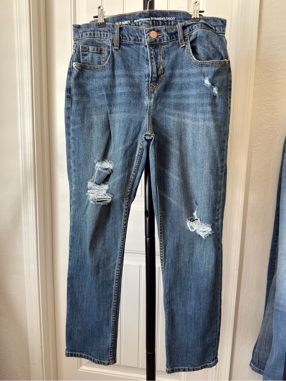 🔥 OLD NAVY Distressed Boyfriend Straight Jeans | Size 8 Regular
